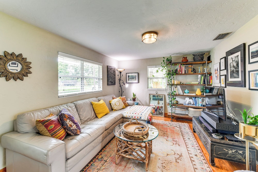 < 3 Mi to Dtwn: Pet-friendly Sarasota Stay w/ Yard