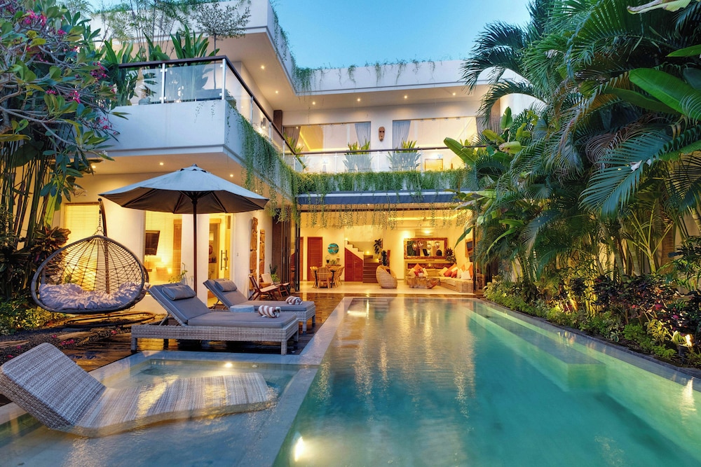 Luxury 4BR Haven, Steps to Canggu's Beach Elegance