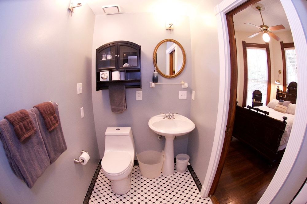 Brava House Bed and Breakfast