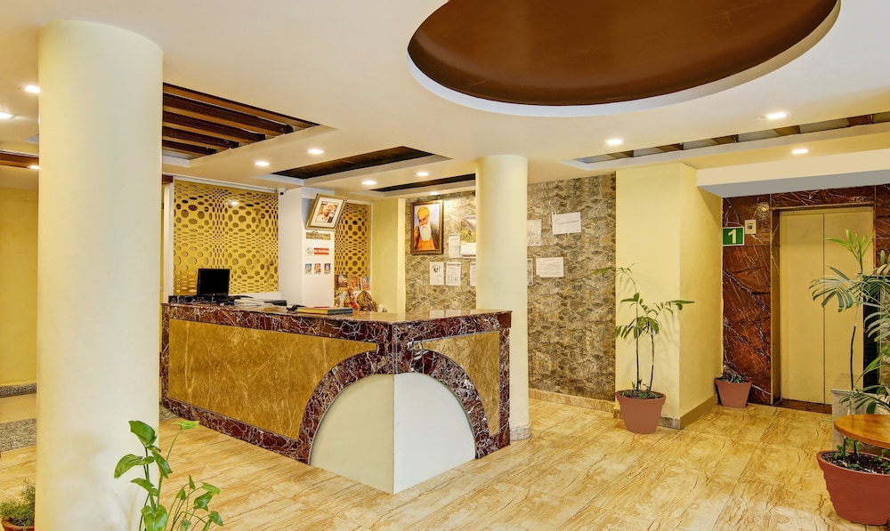 Lobby & Reception