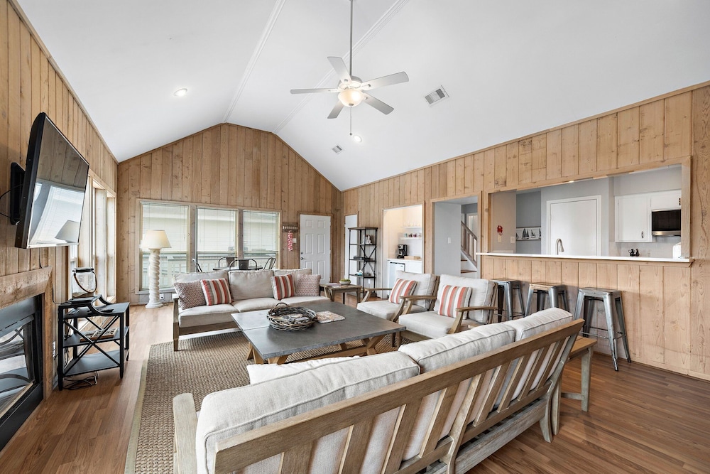 Crab Claw by Ryson Vacation Rentals