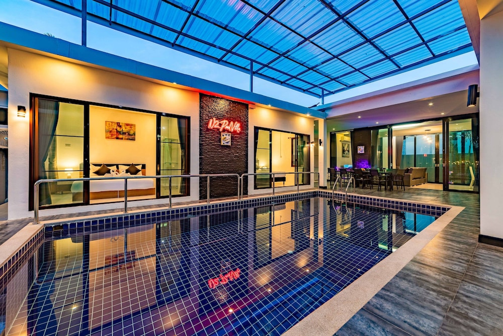 4 Bedroom Modern Pool Villa BL10 view 2
