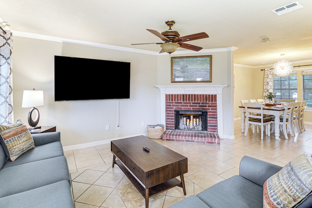 Near At&t Stadium & Six Flags: Texas Family Home!