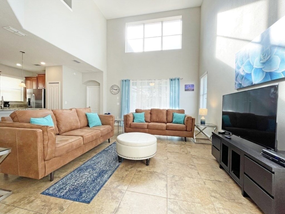 Bamboo Palm 5 Bedroom Home by RedAwning view 2