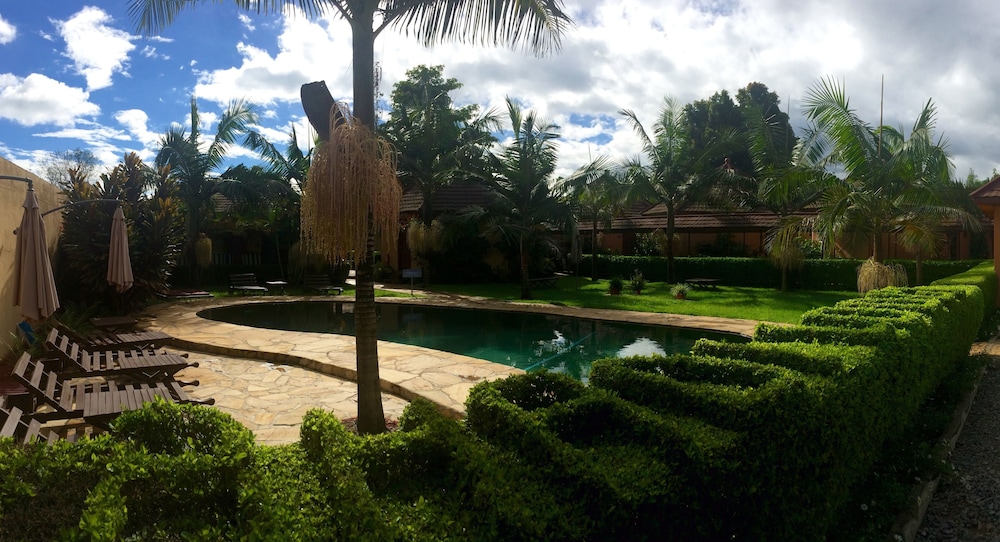 Ahadi Lodge