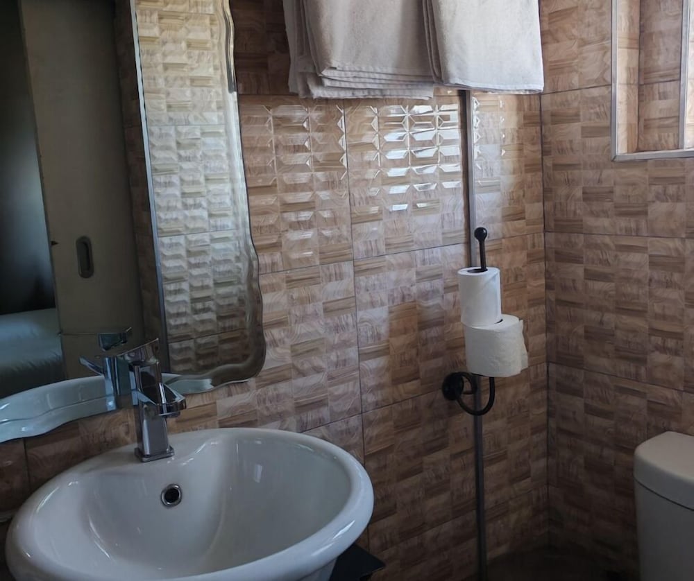Olu Guest Lodge