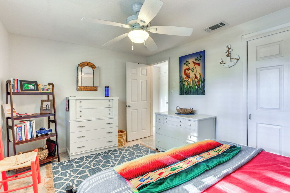 Englewood Bungalow 1 Mi to Beach: Pets Welcome!