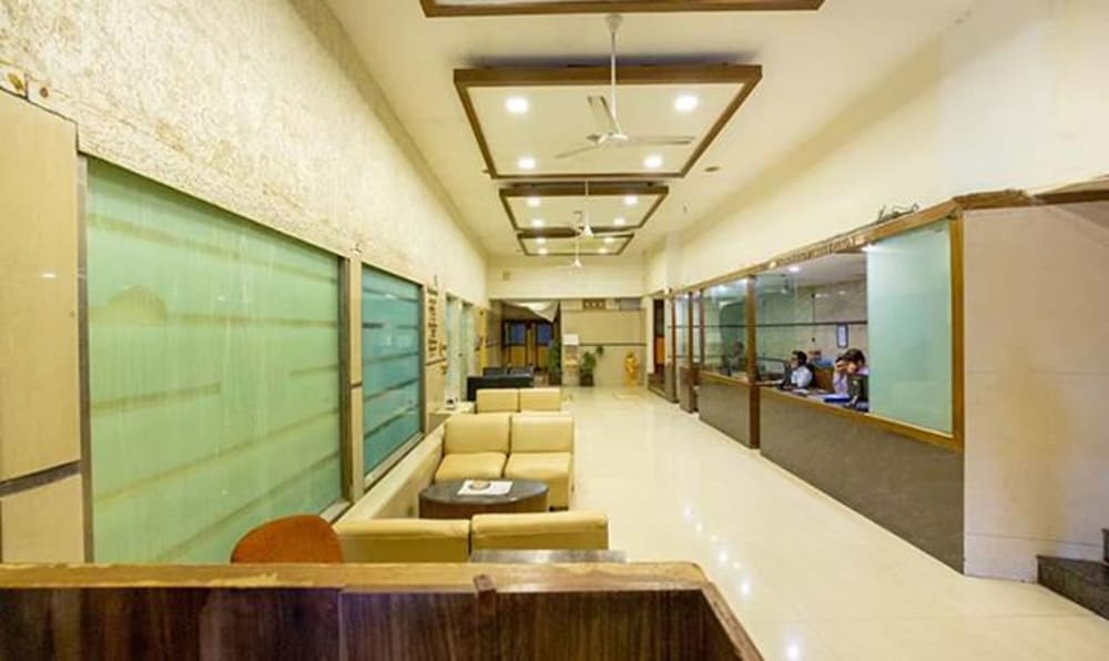 Lobby & Reception