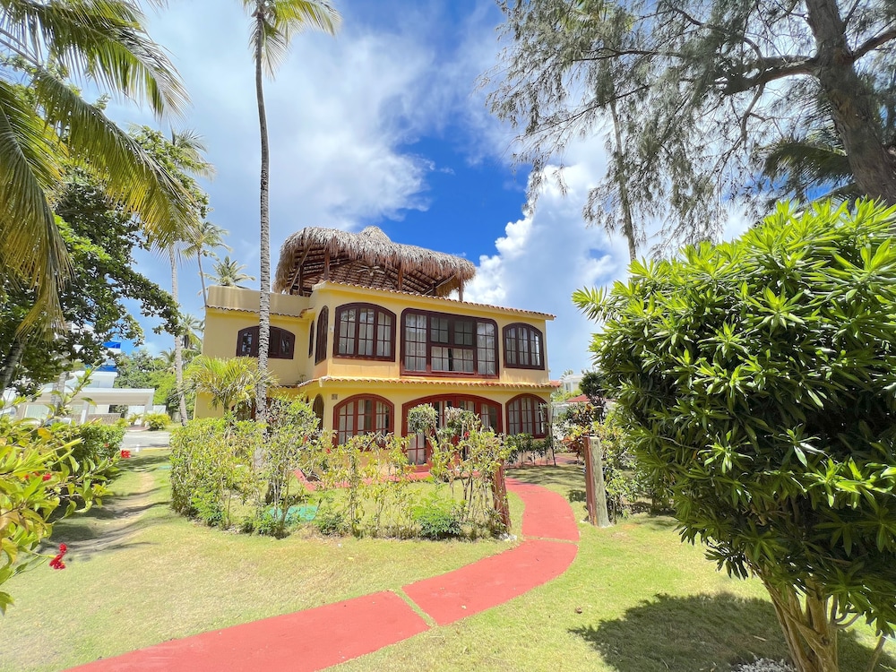 Los Corales Tropical Beach Resort & SPA