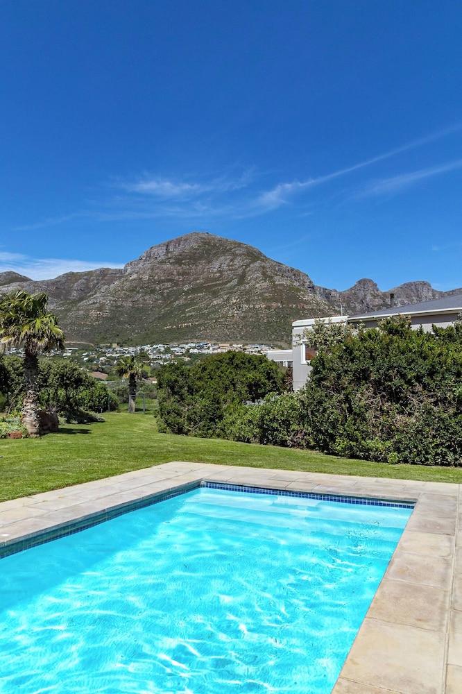 Beachfront Villa Sea Breeze, Hout Bay, Cape Town