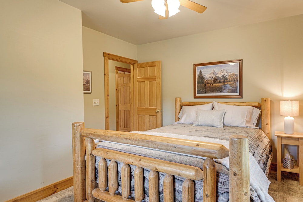 Game Room + Fire Pit: Sprawling Westfield Retreat!