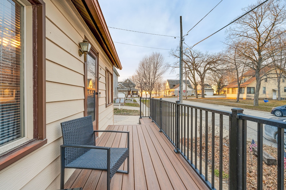 Clear Lake Vacation Rental: Walk to City Beach!