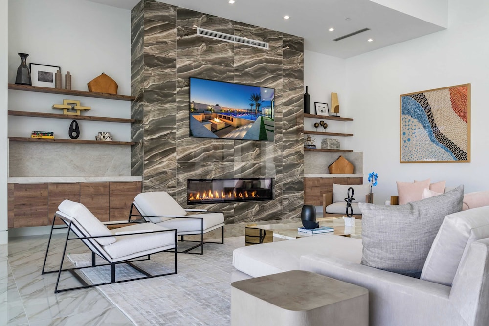 Pool, Hot Tub & Putting Green Minutes From Dining & Golf Bravo Villa #13 by Avantstay