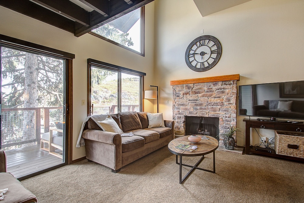 Quittin Time Townhouse Peaceful Mountain Ski-in-ski-out Retreat Close to Town