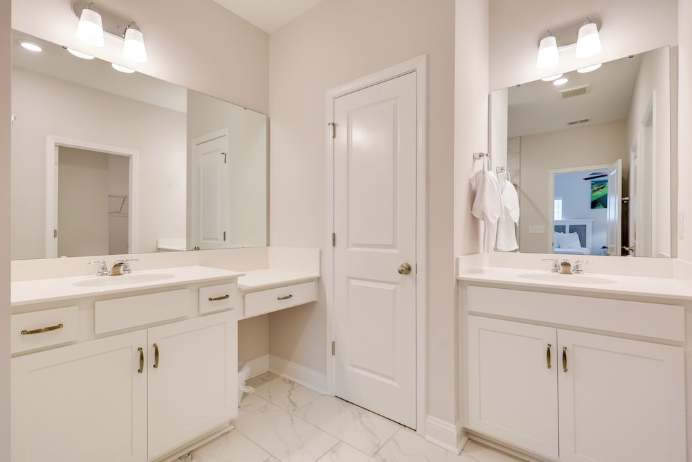3 Mi to Golf & Waterway: Ocean Isle Beach Retreat!