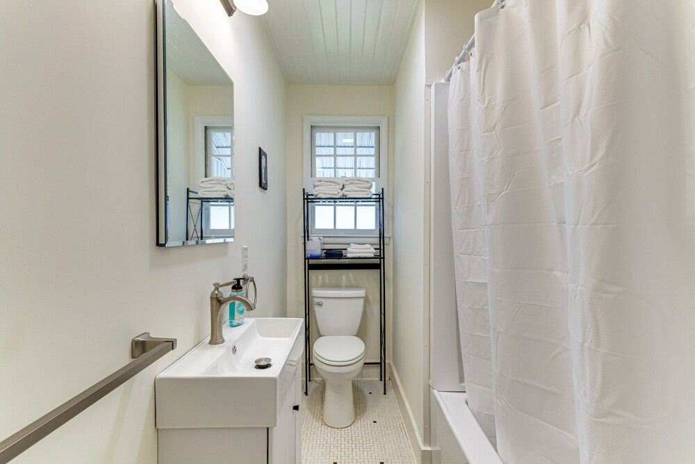 Charming Coastal Pensacola Home 1 Mi to Palafox St