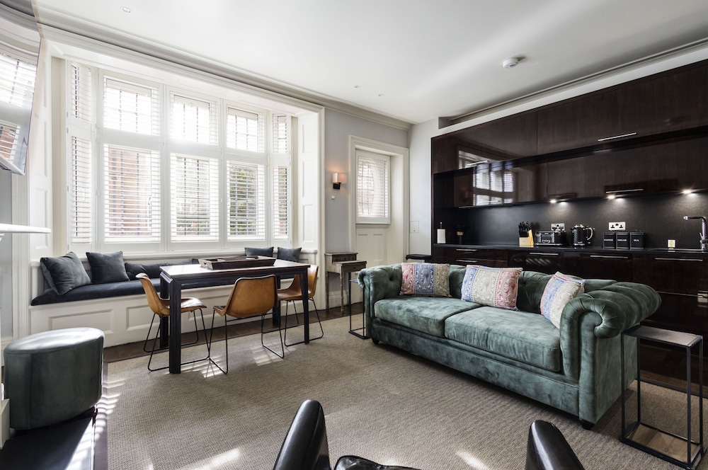 The Berkeley Square Suite