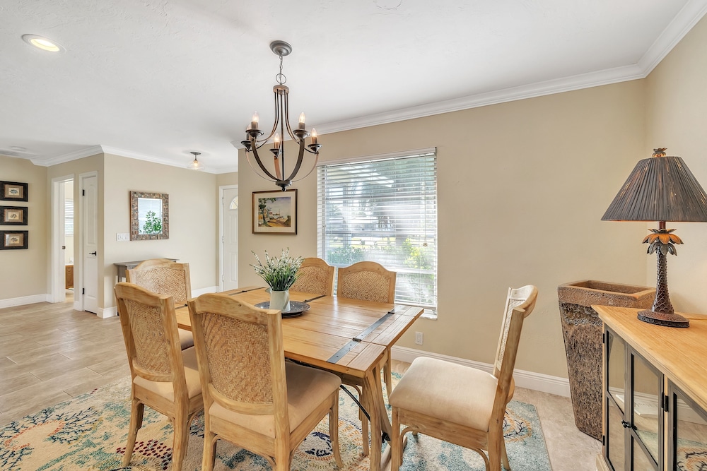 Beautiful Pool Home Near Siesta Key Beach 2 Bedroom Home
