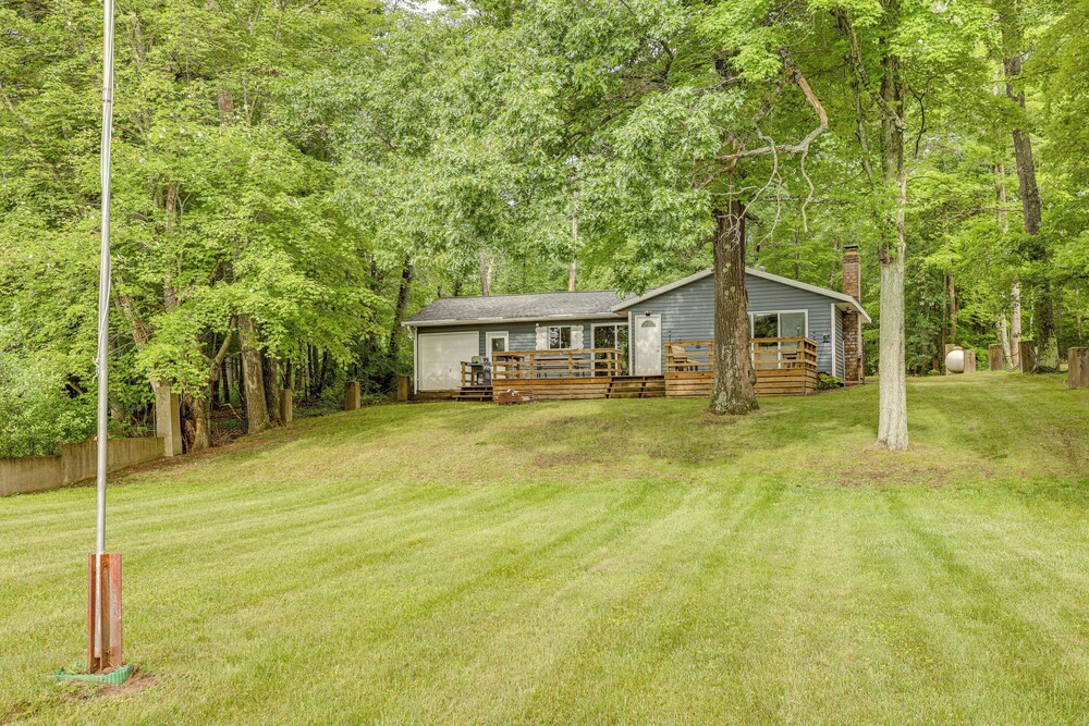 Lakefront Home w/ Deck: Central Michigan Escape!