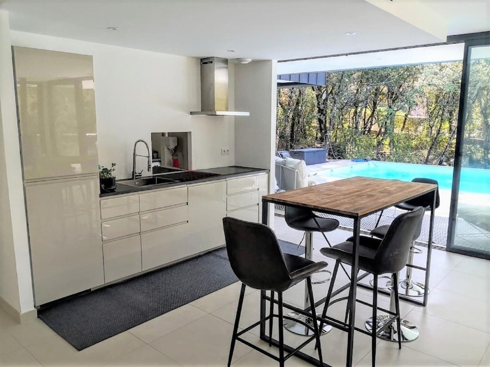 Cosy Holiday Home With Garden in Lorgues