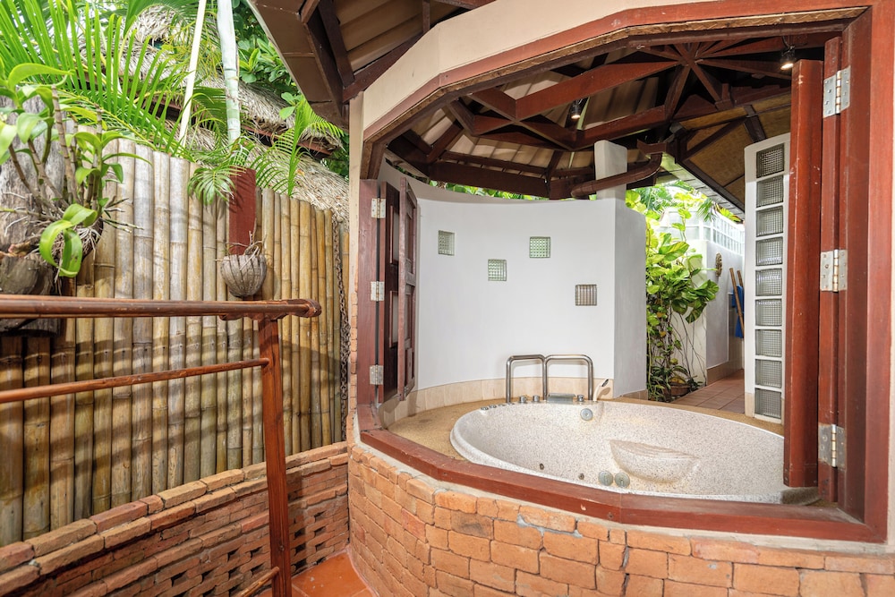 Friendship Beach Resort & Atmanjai Wellness Spa