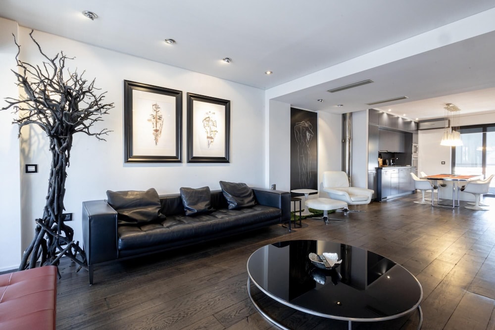 Iakxou 26 in Athens With 1 Bedrooms and 1 Bathrooms