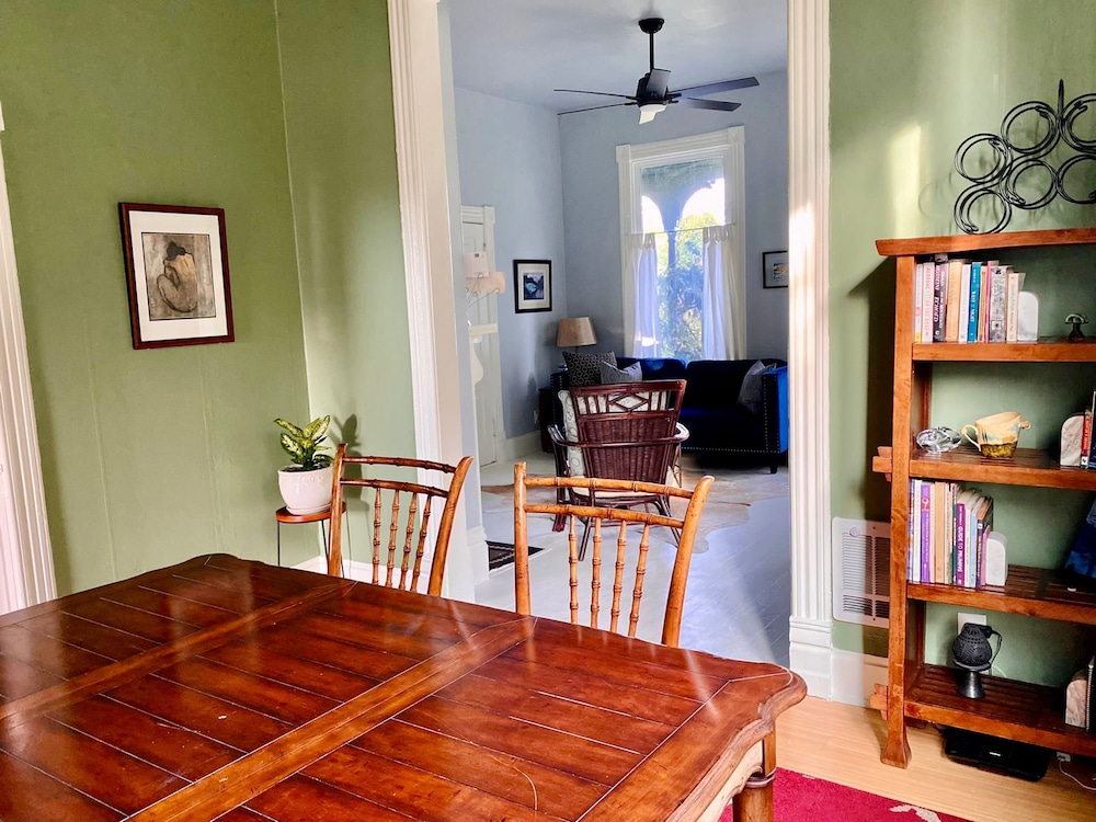 Victorian on Garden Best Location in Town