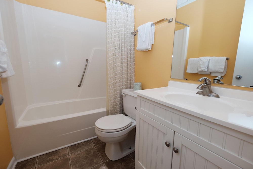 Pelican Landing 125 3 Bedroom Condo