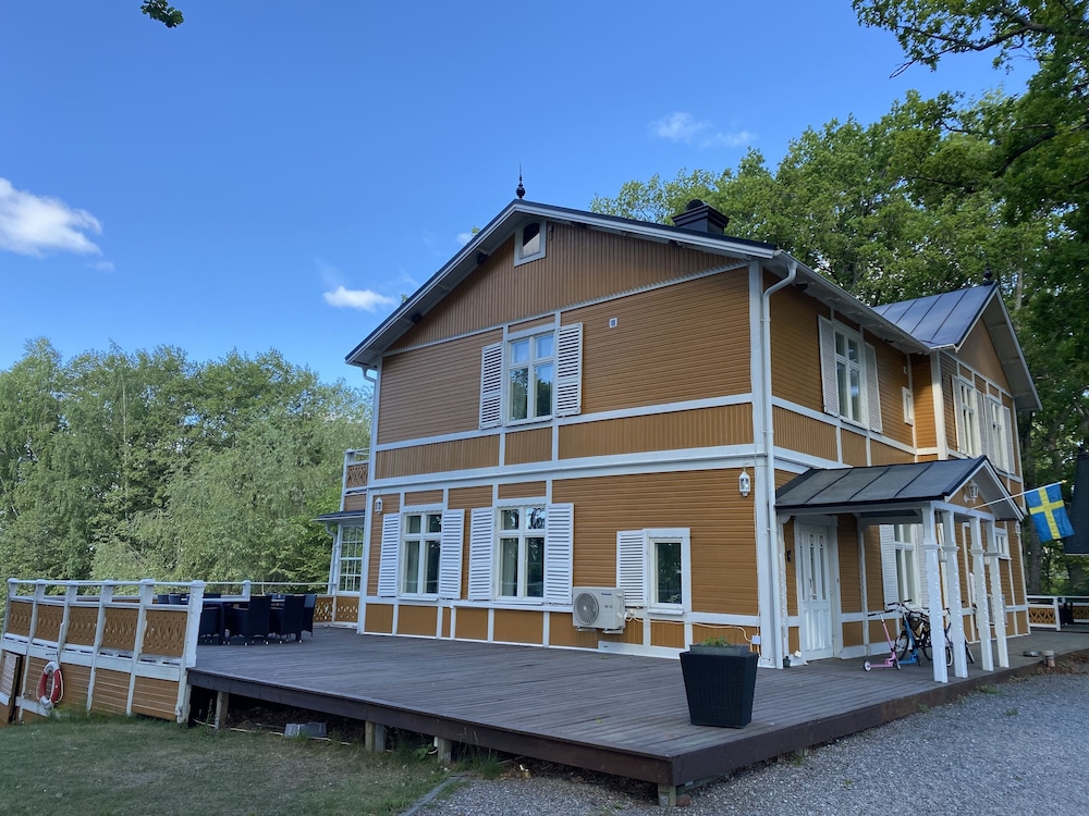 Beautiful lake view house view 5