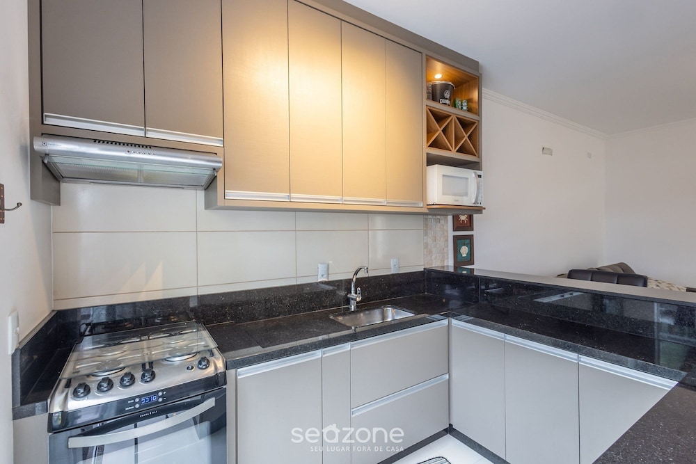 3BR House w/ BBQ & Garage 850m Beach Rdo0025