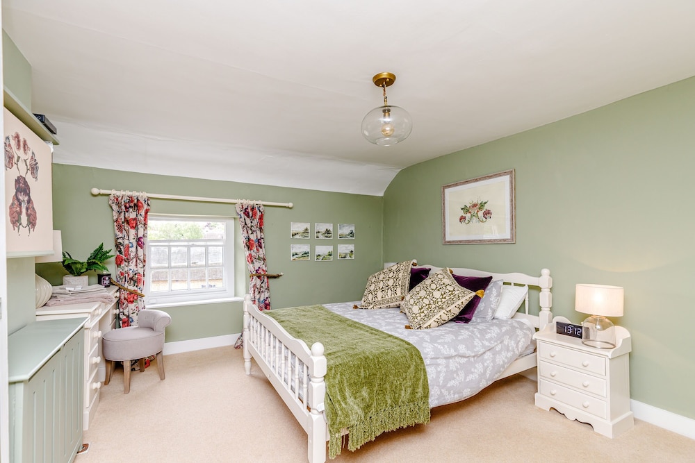 3 Canalside Cottages