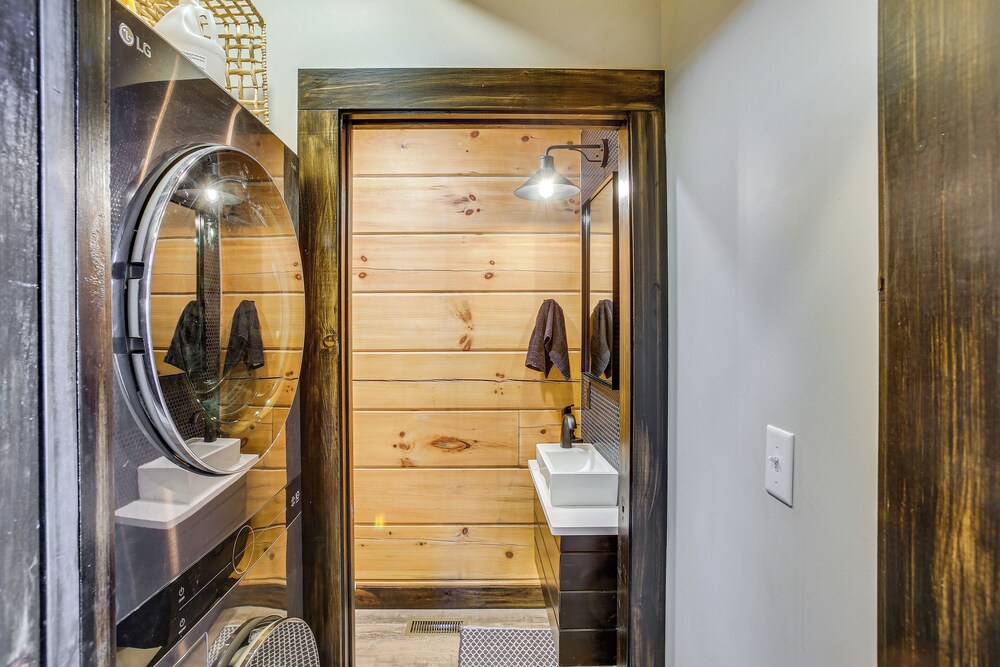 Stunning Hilham Home w/ Hot Tub, Views & Fire Pit!