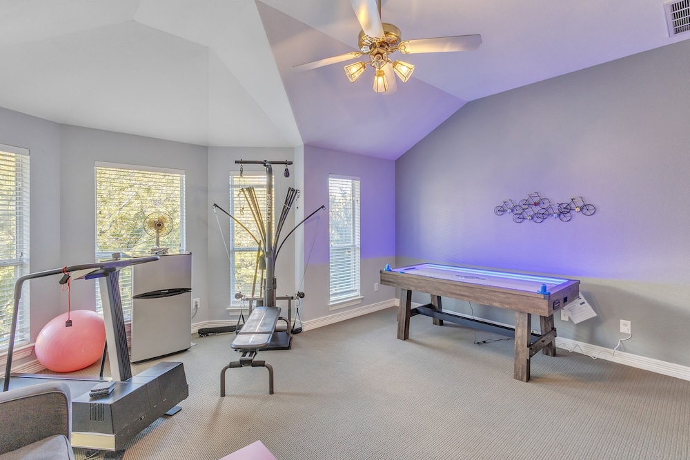 Spacious Urban Uptown Retreat 3 Bedroom Townhouse