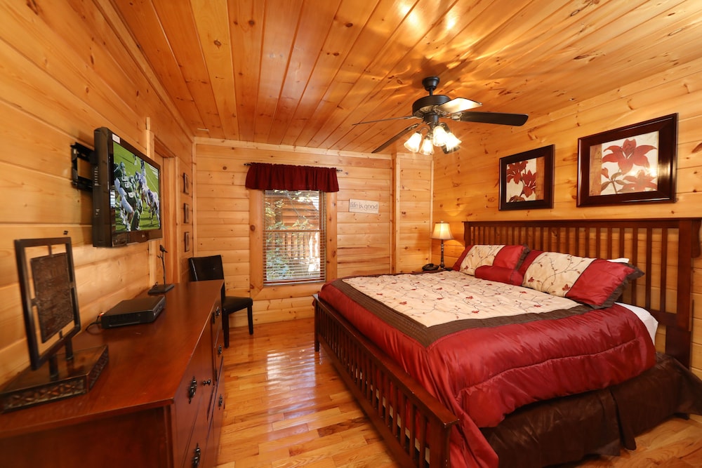 Blessed Nest - Four Bedroom Cabin view 5