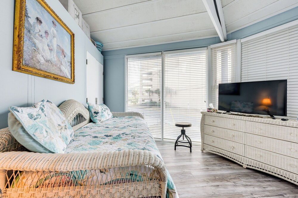 Coastal Oasis w/ Marsh Views in North Myrtle Beach