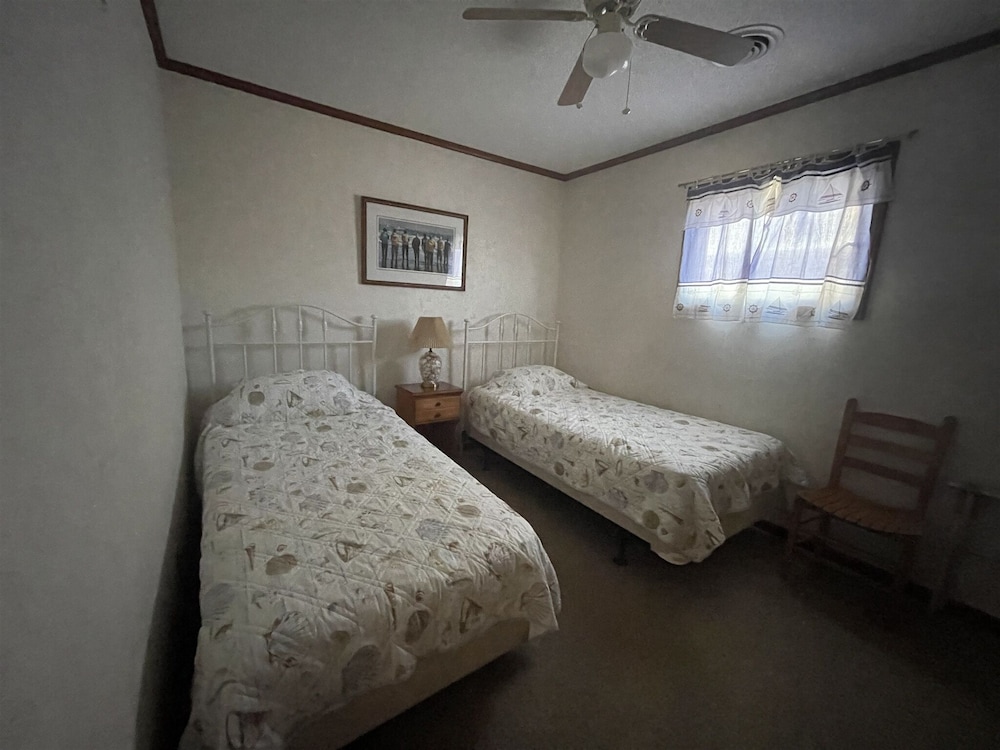 Hatteras Beachhouse 3 Bedroom Cottage by Redawning view 4