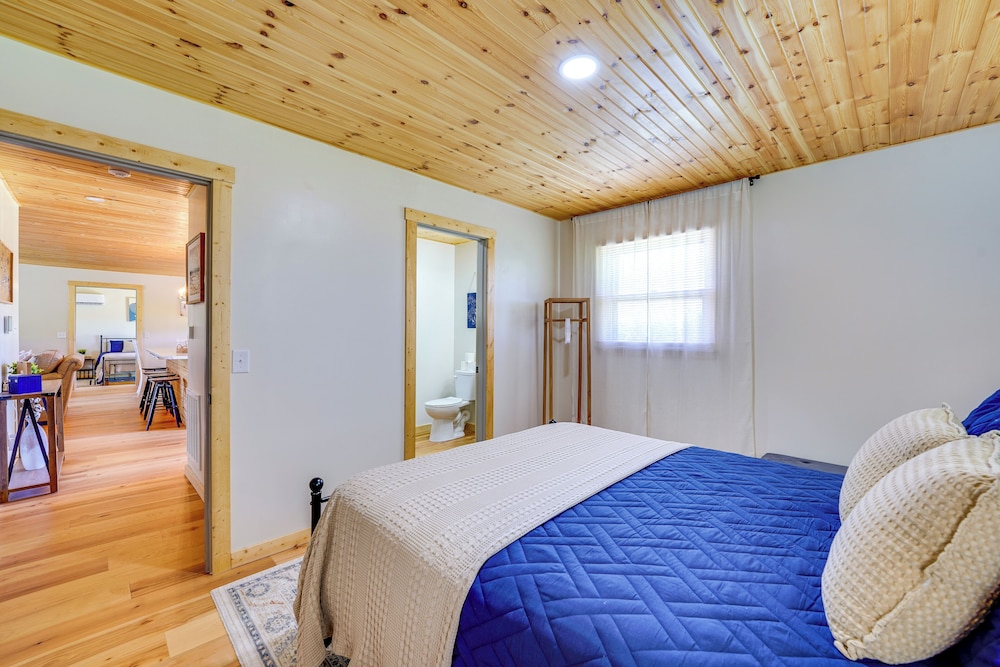 Near Table Rock Lake: Family Home w/ Deck & Views