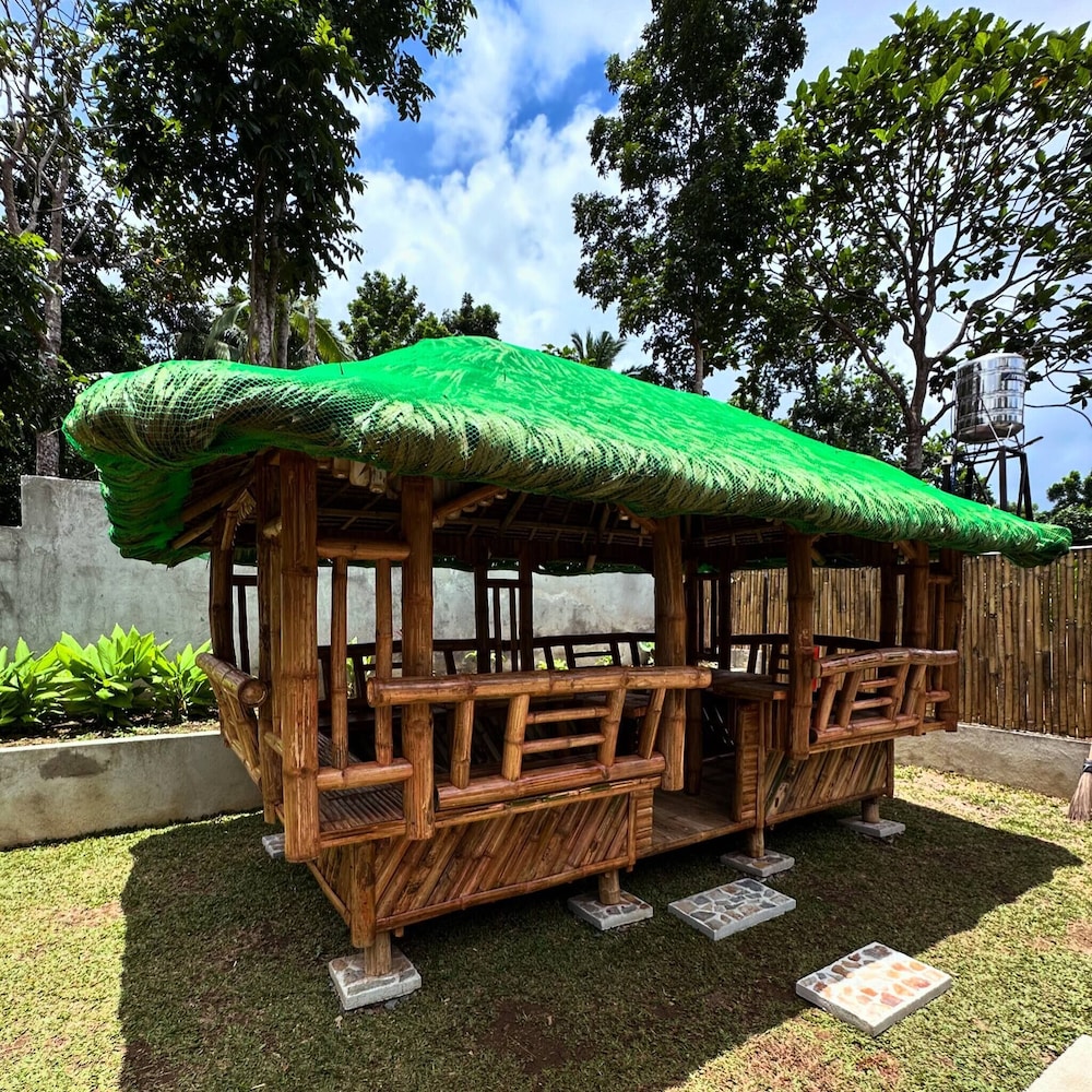 Modern Tropical 2BR Villa & Pool Retreat in Amadeo