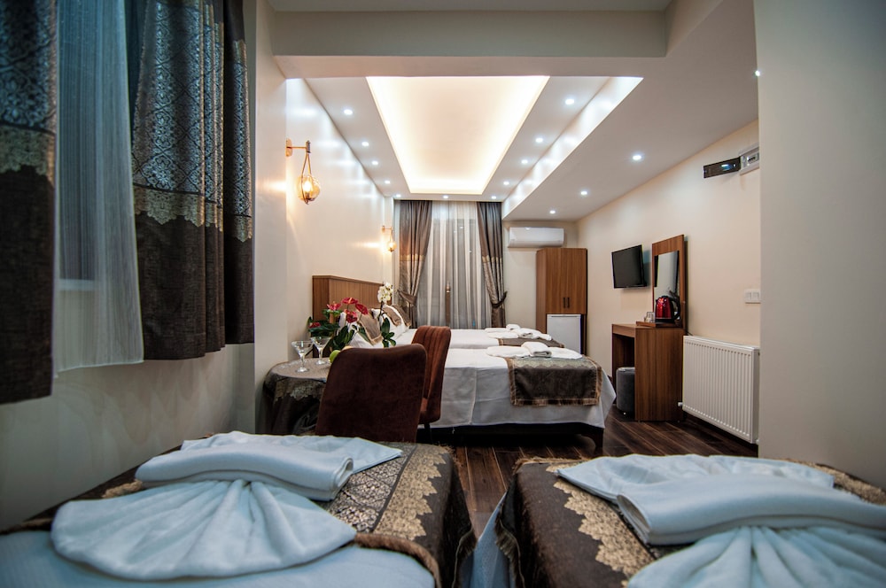 By Historial Hotel - Image 30