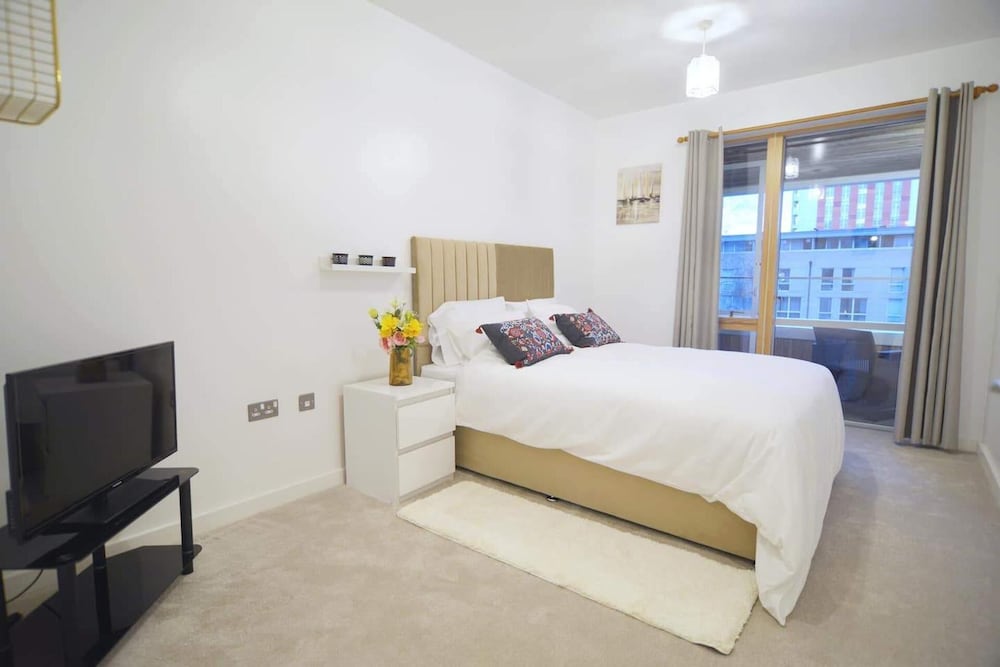 Near Excel - Wifi - Parking - Pets - Sleeps 5