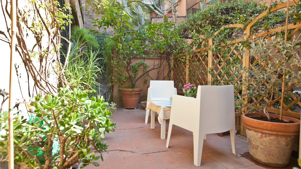 Rental in Rome Arco Ciambella Studio