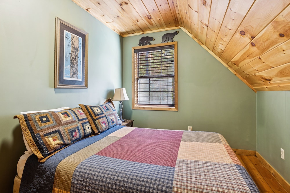 The Wild Life 2 Bedroom Cabin