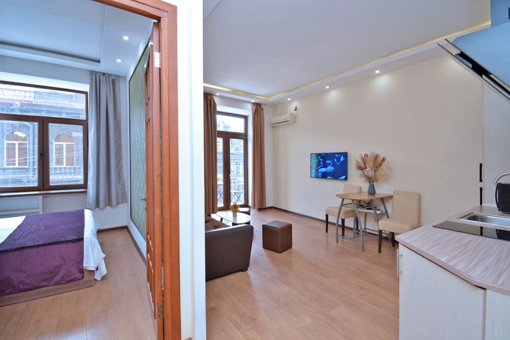 Apartment with balcony on Nalbandyan