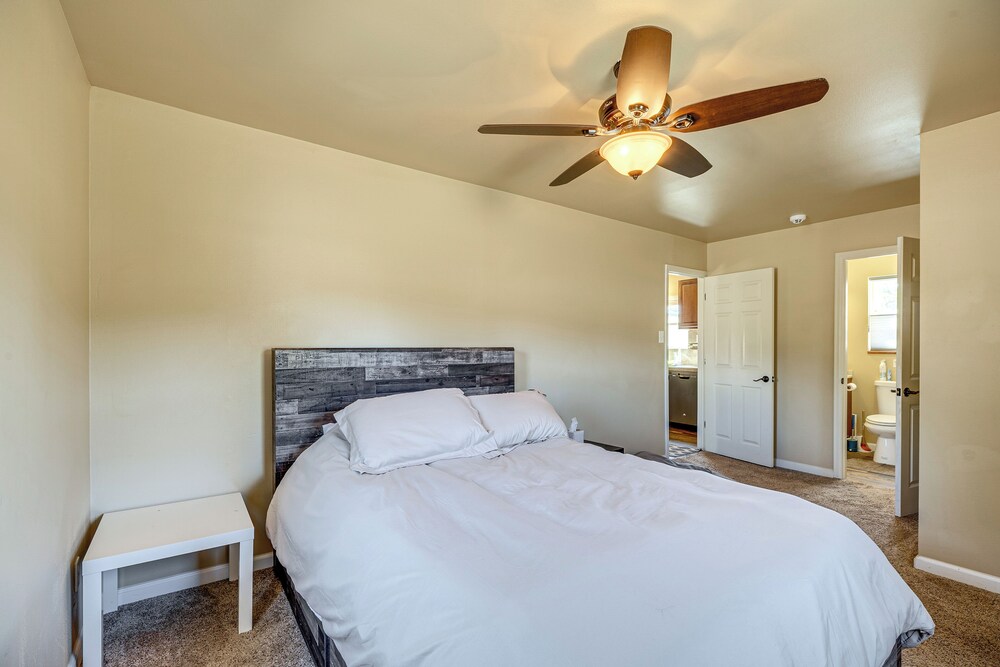 Rustic Guffey Cabin Rental w/ Mtn Views! view 4