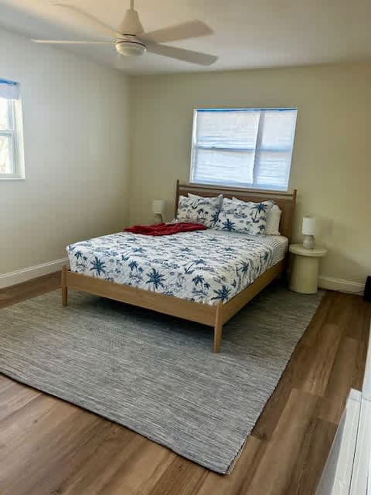 NEW Stunning Home-close to Beaches-pet Friendly