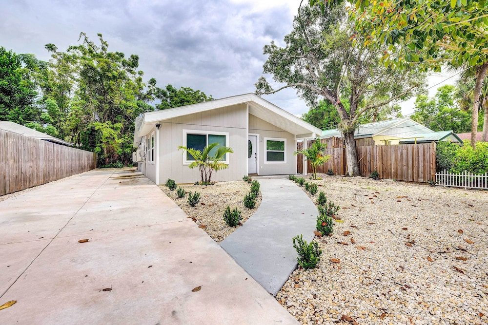 Sarasota Home w/ Screened Porch, Walk To Zoo! view 4