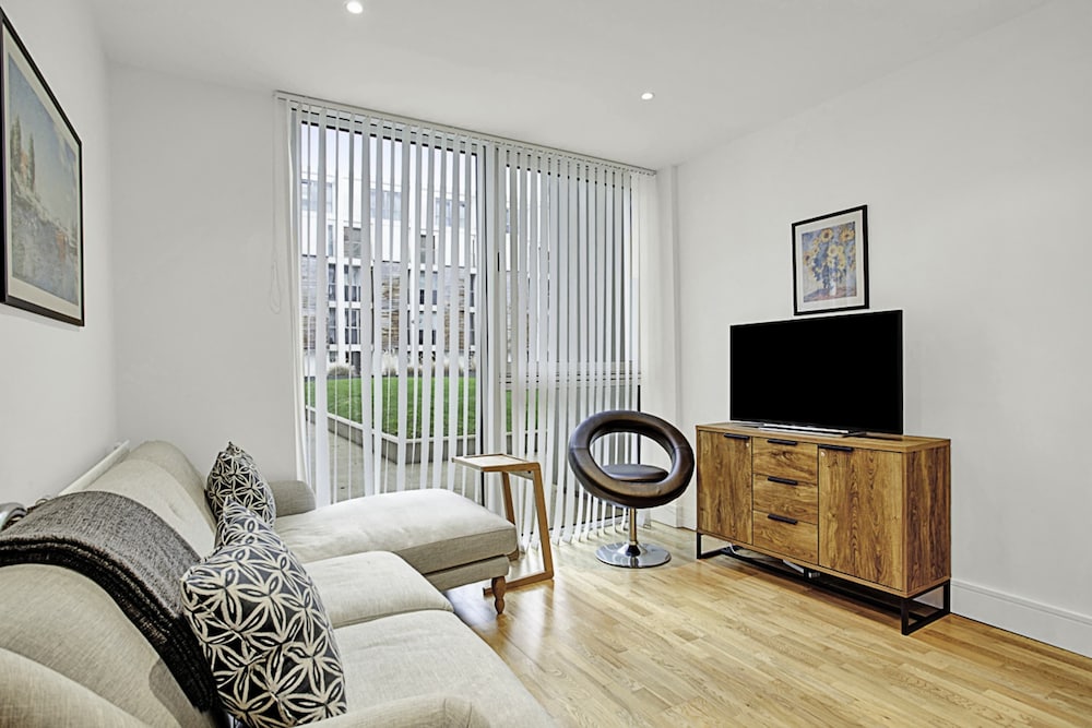 Urban Retreat: Stylish 1-bed Bliss