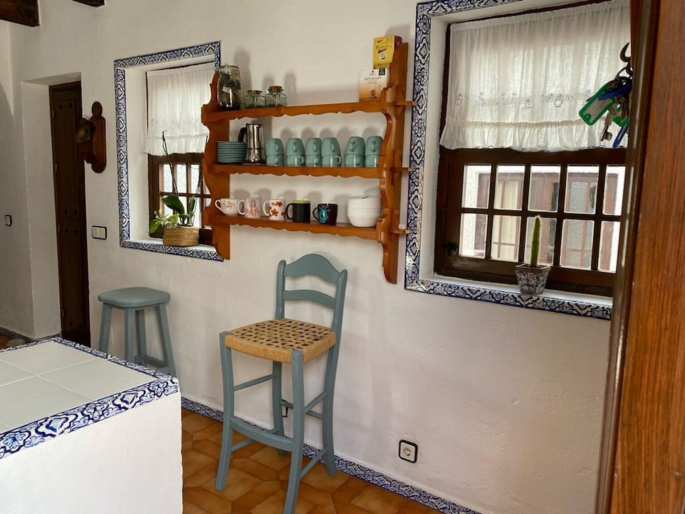 Spacious Holiday Home With Private Garden