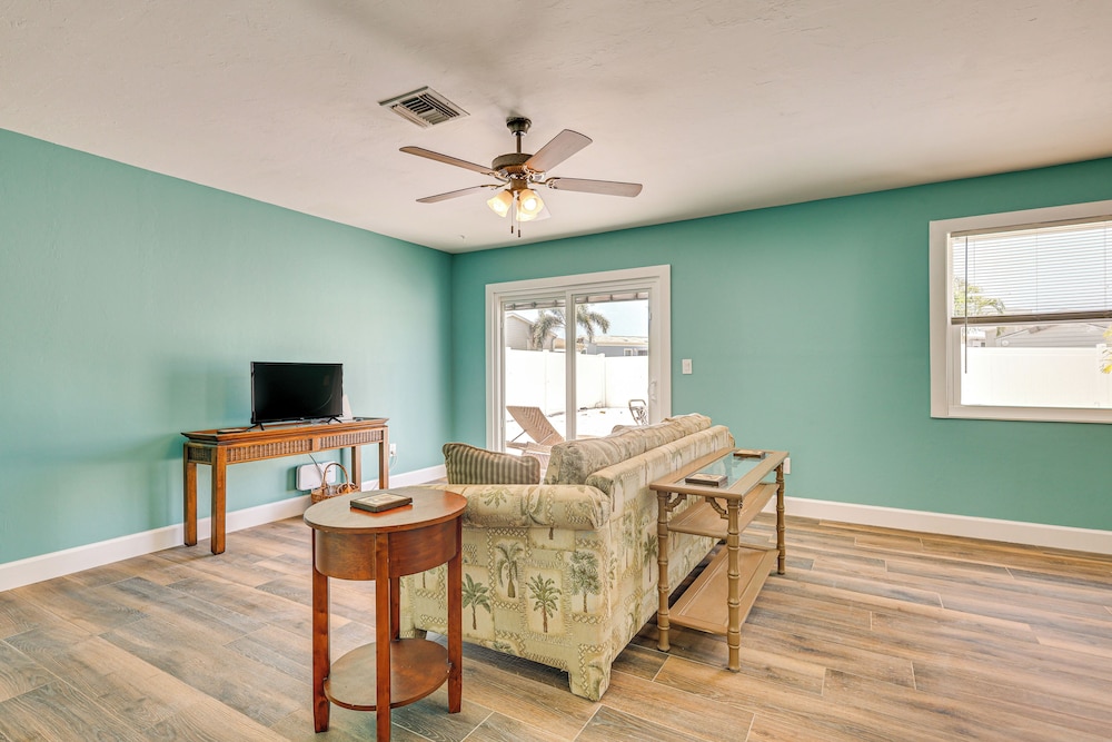 3 Mi to Fort Myers Beach: Unit w/ Furnished Patio!