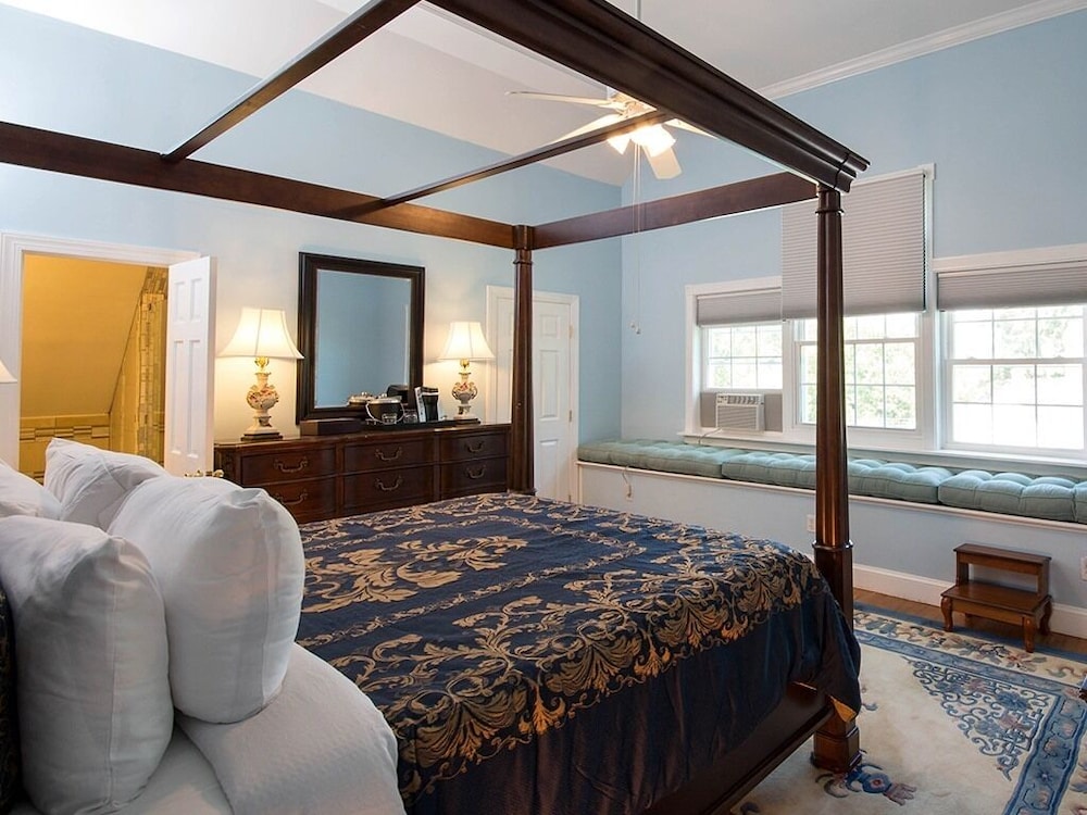 Kingsbay Mansion & Vacation Houses